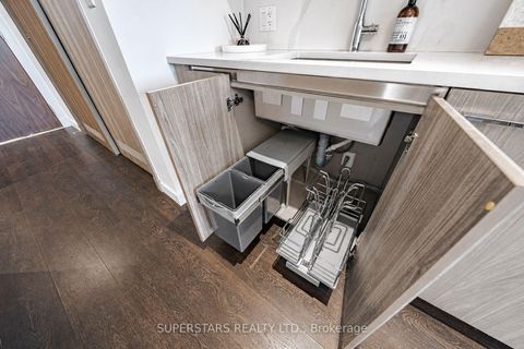 Photo 5 at 810 - 27 McMahon Drive, Bayview Village, Toronto