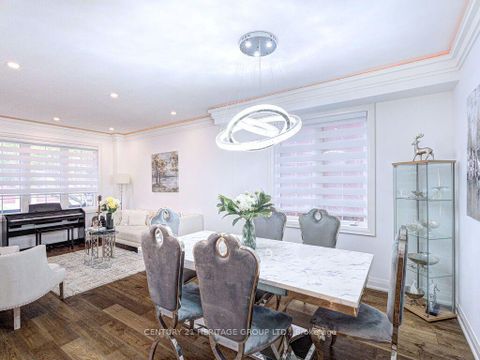 Photo 2 at 22 Grand Oak Drive, Oak Ridges, Richmond Hill