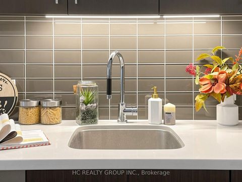 Photo 18 at 602 - 29 Queens Quay E, Waterfront Communities C8, Toronto