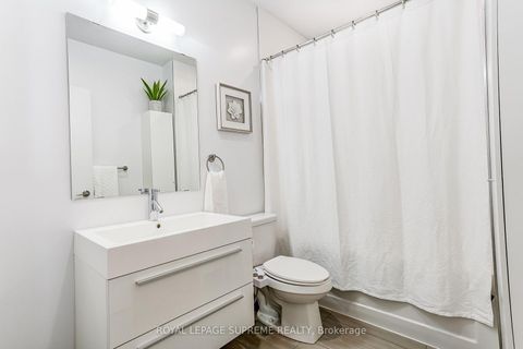 Photo 8 at 720 - 297 College Street, Chinatown, Toronto