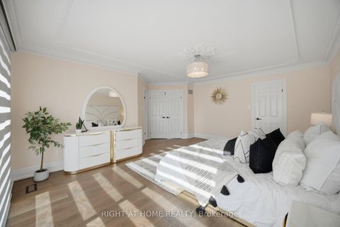 Photo 24 at 32 Colton Crescent S, Islington Woods, Vaughan