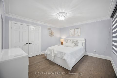 Photo 31 at 32 Colton Crescent S, Islington Woods, Vaughan