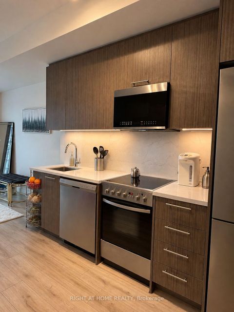 Photo 4 at TH09 - 264 Finch Avenue E, Newtonbrook East, Toronto