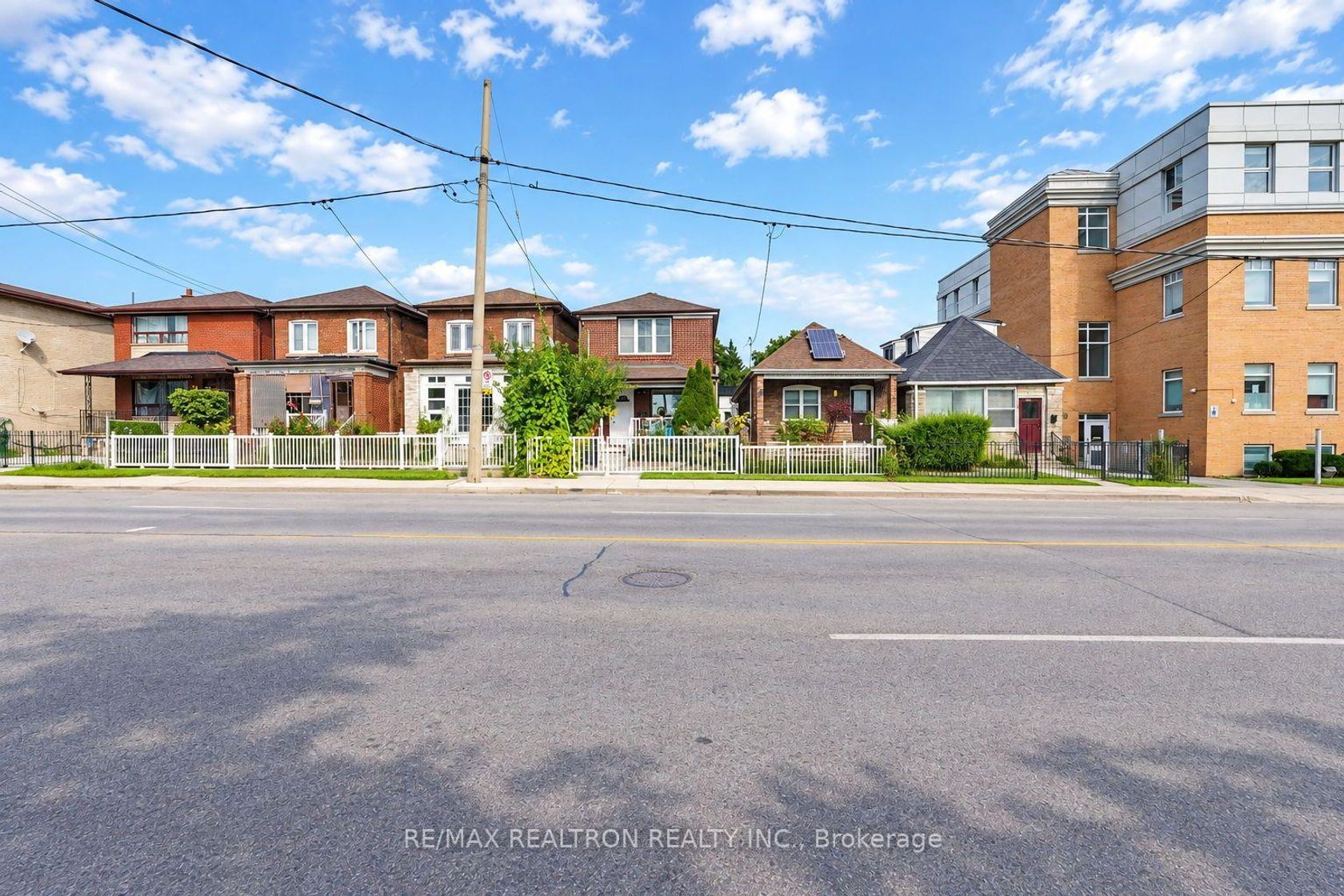 1657 Keele Street, Eglinton West, Toronto photo number 2