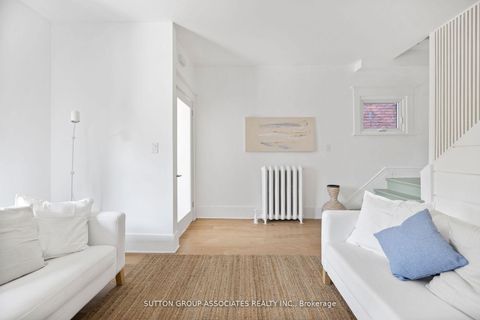 Photo 5 at 853 Manning Avenue, Annex, Toronto
