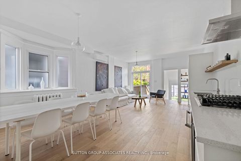 Photo 7 at 853 Manning Avenue, Annex, Toronto