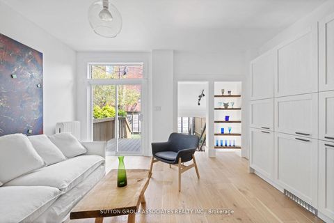 Photo 10 at 853 Manning Avenue, Annex, Toronto