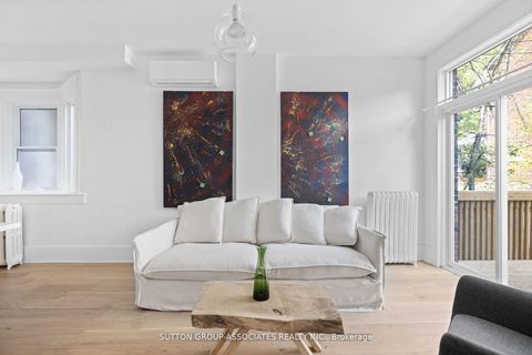 Photo 11 at 853 Manning Avenue, Annex, Toronto
