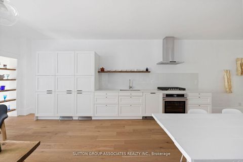 Photo 12 at 853 Manning Avenue, Annex, Toronto