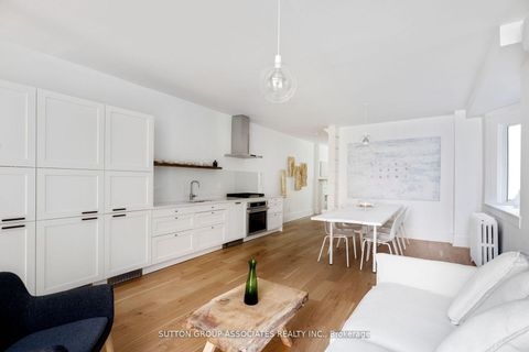 Photo 13 at 853 Manning Avenue, Annex, Toronto