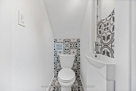Photo 14 at 853 Manning Avenue, Annex, Toronto