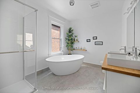 Photo 18 at 853 Manning Avenue, Annex, Toronto