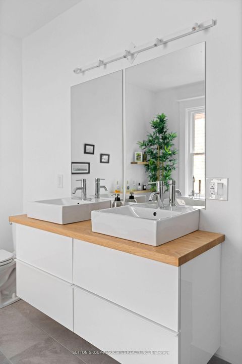 Photo 19 at 853 Manning Avenue, Annex, Toronto