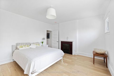 Photo 20 at 853 Manning Avenue, Annex, Toronto