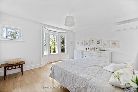 Photo 21 at 853 Manning Avenue, Annex, Toronto