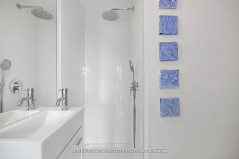 Photo 22 at 853 Manning Avenue, Annex, Toronto