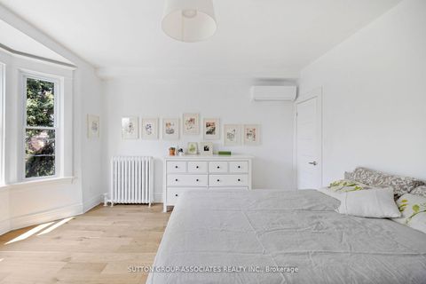 Photo 23 at 853 Manning Avenue, Annex, Toronto