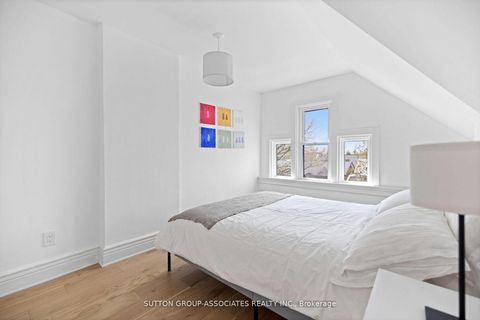 Photo 24 at 853 Manning Avenue, Annex, Toronto