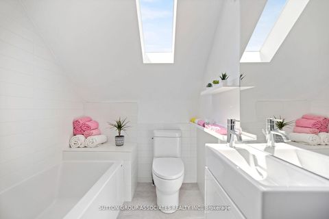 Photo 25 at 853 Manning Avenue, Annex, Toronto