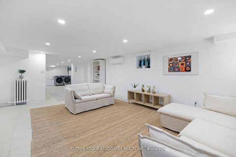 Photo 28 at 853 Manning Avenue, Annex, Toronto