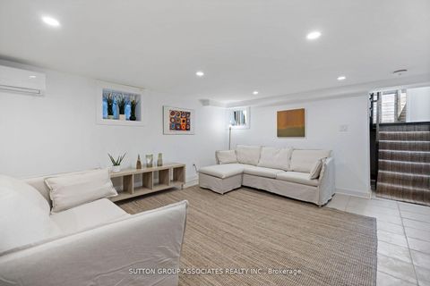 Photo 29 at 853 Manning Avenue, Annex, Toronto