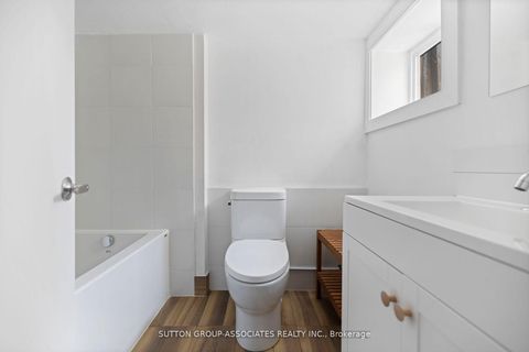 Photo 30 at 853 Manning Avenue, Annex, Toronto