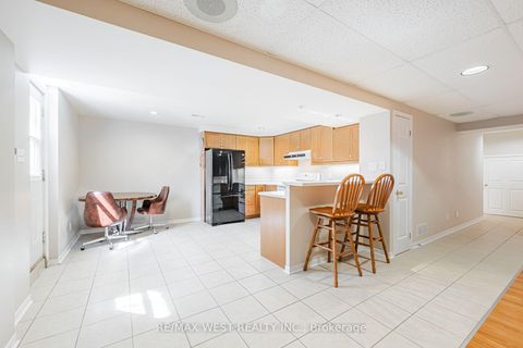 Photo 4 at 382 Melville Avenue, Maple, Vaughan