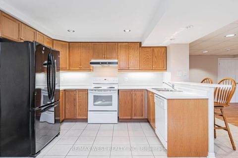 Photo 5 at 382 Melville Avenue, Maple, Vaughan