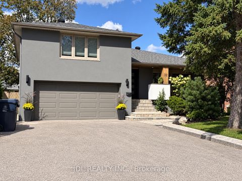 Photo 0 at 32 Ashmount Crescent, Richview, Toronto