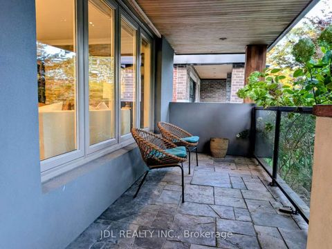 Photo 1 at 32 Ashmount Crescent, Richview, Toronto