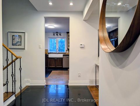 Photo 2 at 32 Ashmount Crescent, Richview, Toronto