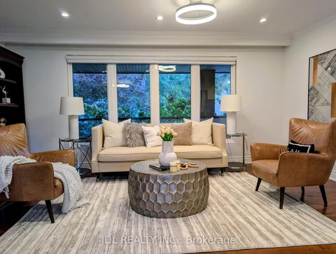 Photo 3 at 32 Ashmount Crescent, Richview, Toronto