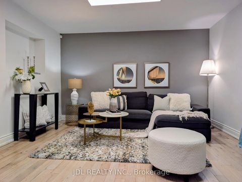Photo 10 at 32 Ashmount Crescent, Richview, Toronto