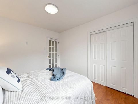 Photo 25 at 32 Ashmount Crescent, Richview, Toronto