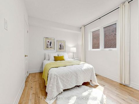 Photo 35 at 32 Ashmount Crescent, Richview, Toronto