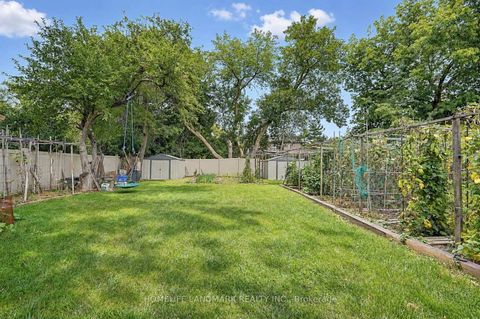Photo 35 at 153 Lawrence Avenue, Harding, Richmond Hill