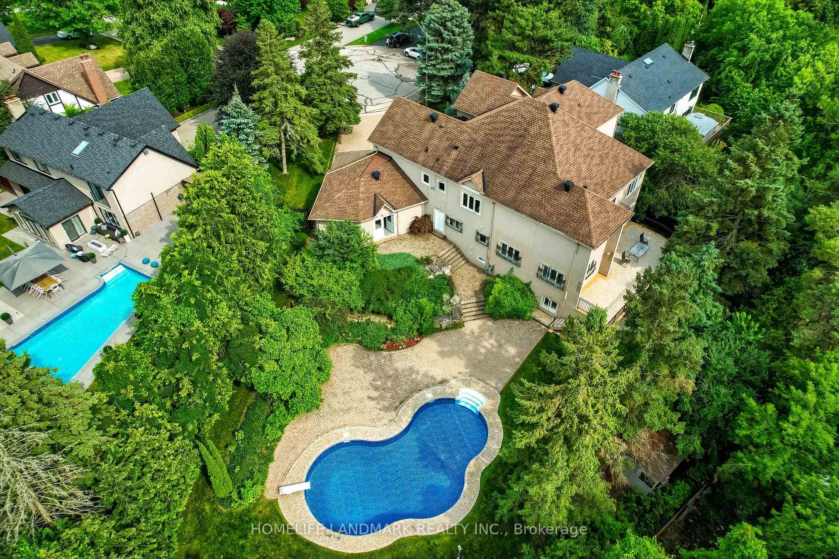 14 Meadow Heights Court, Uplands, Vaughan photo number 2