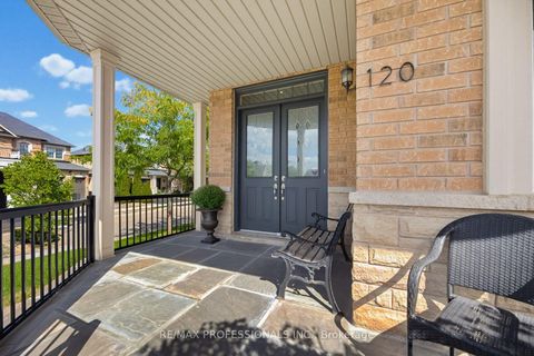 Photo 4 at 120 Isernia Crescent, Vellore Village, Vaughan
