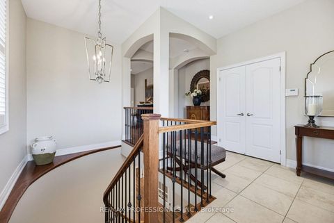 Photo 5 at 120 Isernia Crescent, Vellore Village, Vaughan