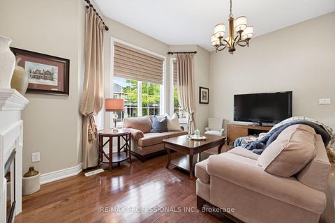 Photo 9 at 120 Isernia Crescent, Vellore Village, Vaughan