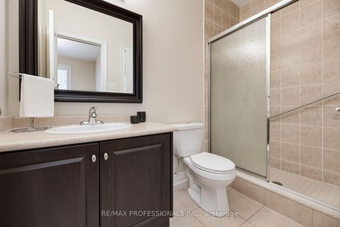 Photo 15 at 120 Isernia Crescent, Vellore Village, Vaughan