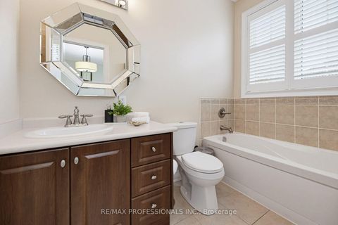 Photo 21 at 120 Isernia Crescent, Vellore Village, Vaughan