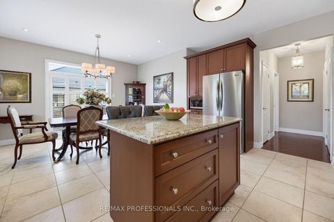 Photo 25 at 120 Isernia Crescent, Vellore Village, Vaughan