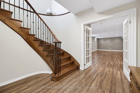 Photo 29 at 120 Isernia Crescent, Vellore Village, Vaughan