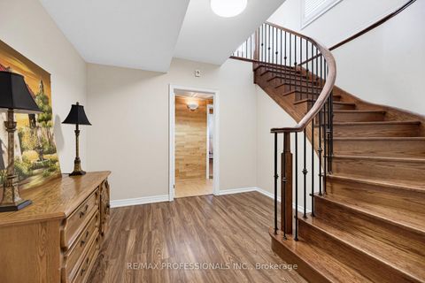 Photo 30 at 120 Isernia Crescent, Vellore Village, Vaughan