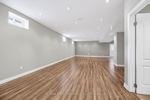 Photo 31 at 120 Isernia Crescent, Vellore Village, Vaughan