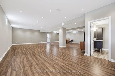 Photo 32 at 120 Isernia Crescent, Vellore Village, Vaughan