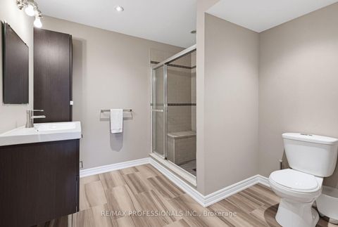 Photo 33 at 120 Isernia Crescent, Vellore Village, Vaughan