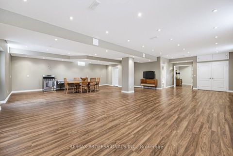 Photo 34 at 120 Isernia Crescent, Vellore Village, Vaughan