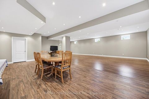 Photo 35 at 120 Isernia Crescent, Vellore Village, Vaughan